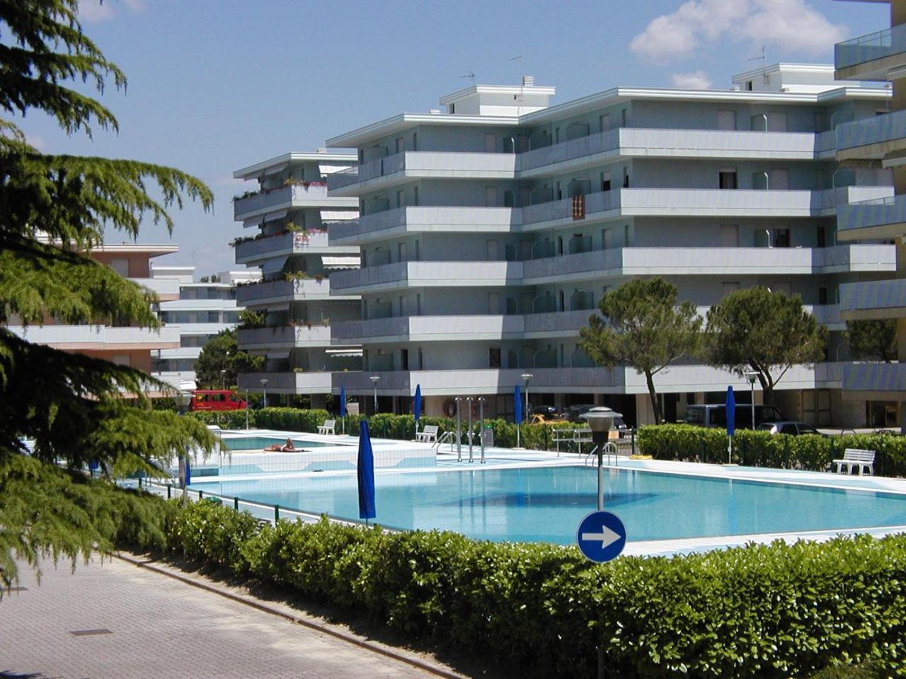 Appartamenti Valbella Con Piscina Bibione Extérieur photo